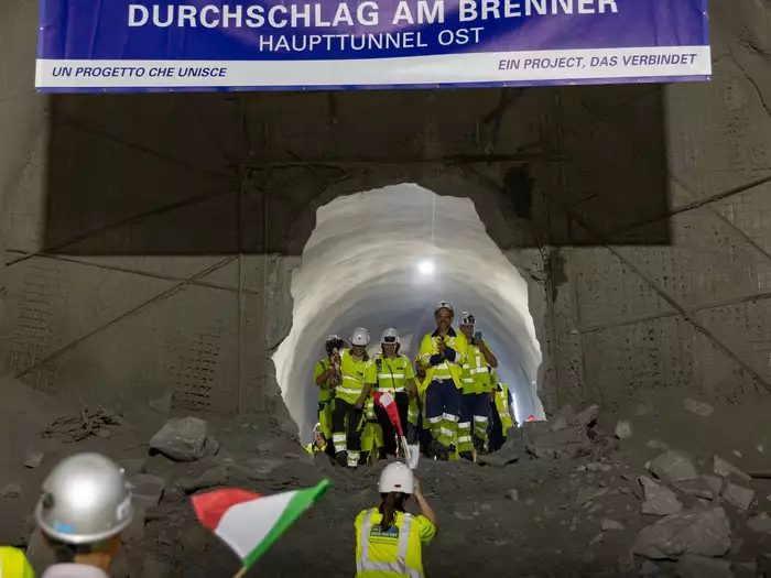 Auch Kompatscher und Alfreider über Tunneldurchstich erfreut