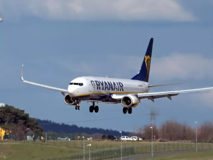 Ryanair: Unfall mit Flugzeugfenster wohl durch Fremdkörper