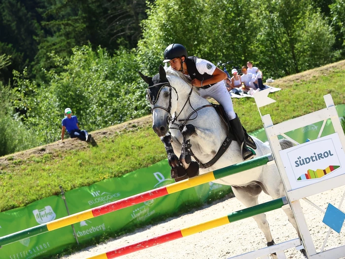 Jumping in the Alps: Vittori startet mit Sieg ins Schlussturnier