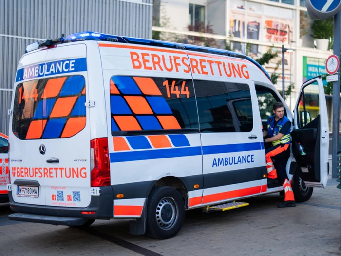 17-Jähriger stahl in Wien Pkw und fuhr 21-Jährigen nieder