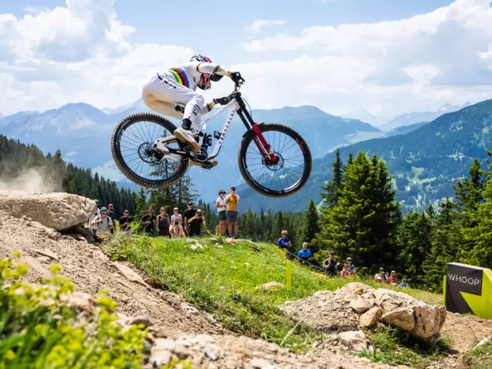 Sieg in Andorra: Höll legt im MTB-Downhill-Weltcup nach
