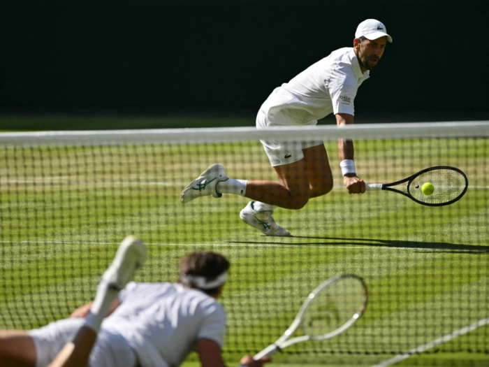 Djokovic und Sinner im Wimbledon-Achtelfinale