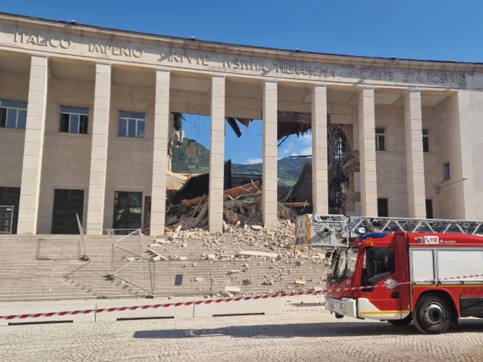 Teil des Gerichtsgebäudes in Bozen stürzt ein