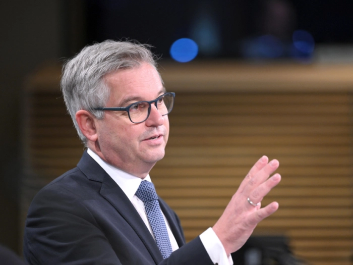 EU-Kommission will Schleppern das Geld kappen