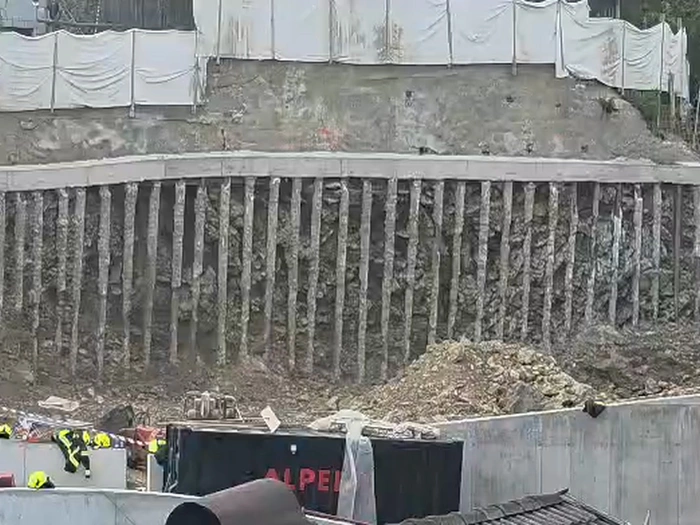 Plötzlich gibt die Wand nach - VIDEO