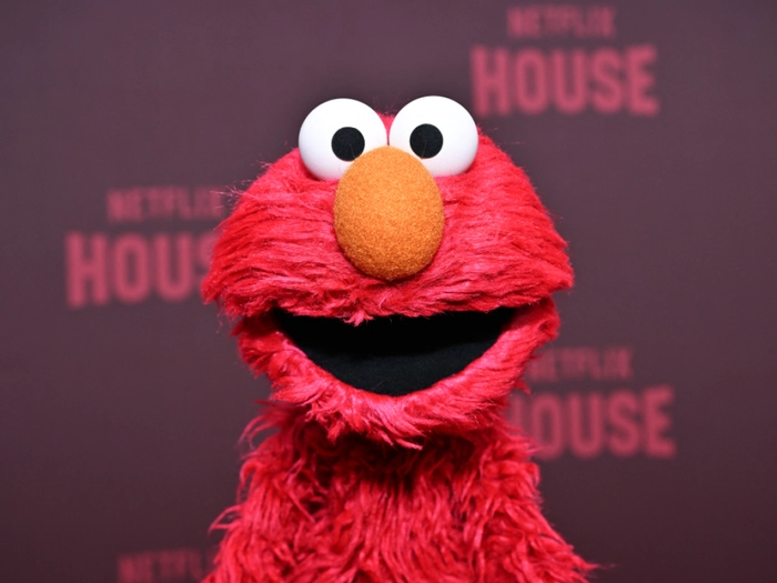 Tagesschau"-Sprecherin lädt Elmo in letzte Sendung ein