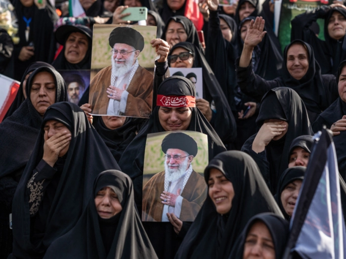 Trauerfeiern für Irans Obersten Führer Khamenei begonnen