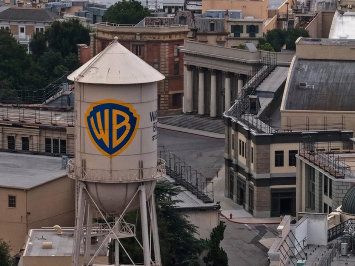 Paramount setzt Warner-Übernahme vorerst aus