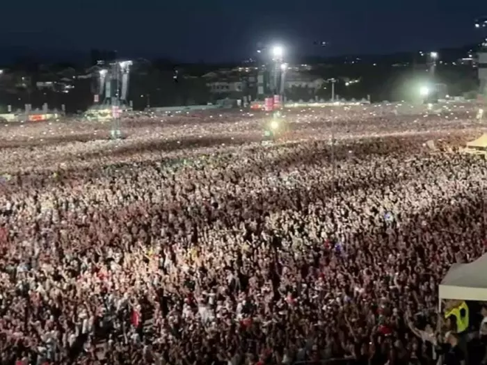250.000 Fans bei Mega-Konzert von Popstar Ultimo in Rom