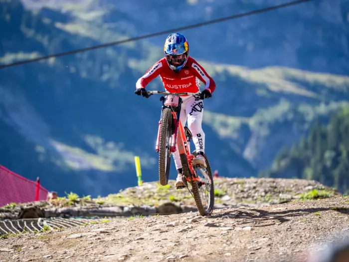 MTB-Ass Höll gewinnt Downhill-Weltcuprennen in La Thuile
