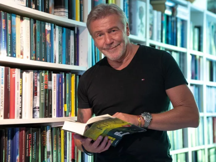 Thrillerautor Strobel braucht die Nacht für düstere Szenen
