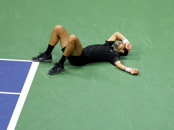 Djokovic übergibt sich bei US Open und scheitert früh