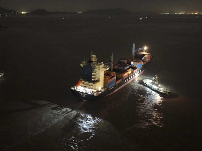 Chinesischer Frachter durch Arktis nach Europa gestartet