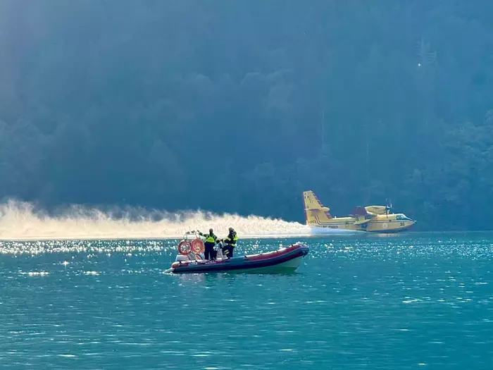 Ausnahmezustand beim Molvenosee: Zwei Canadair im Einsatz