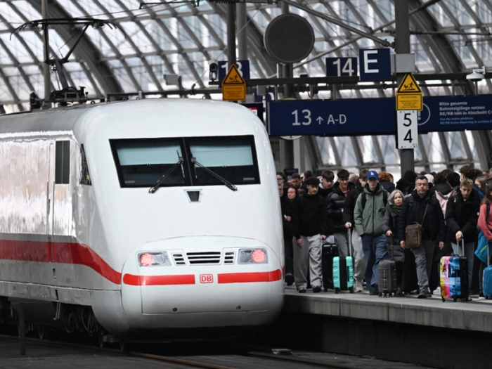 Deutsche Bahn - Minister will Boni an Pünktlichkeit koppeln