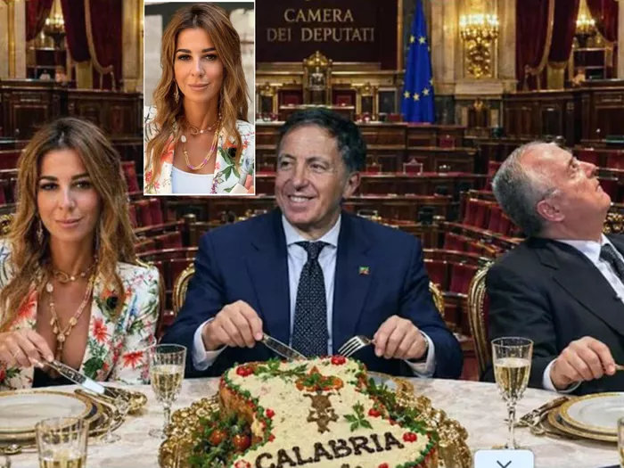 Roberto Vannacci "entblößt" Matilde Siracusano mit einem Fake-Foto