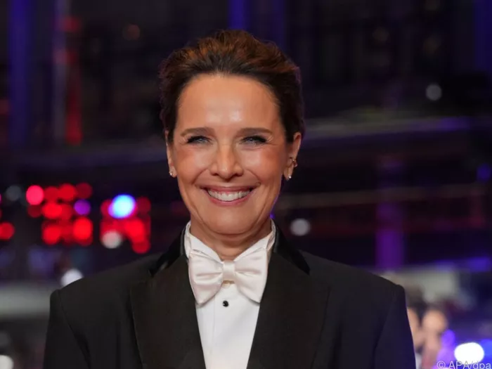 Désirée Nosbusch hat sich den Arm gebrochen
