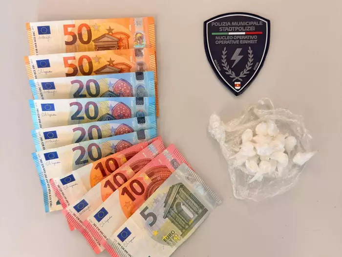 Bozen: Stadtpolizei stellt Drogenhändler im Firmianpark