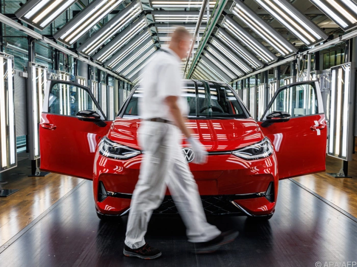 VW streicht von 50.000 Jobs Hälfte in Deutschland