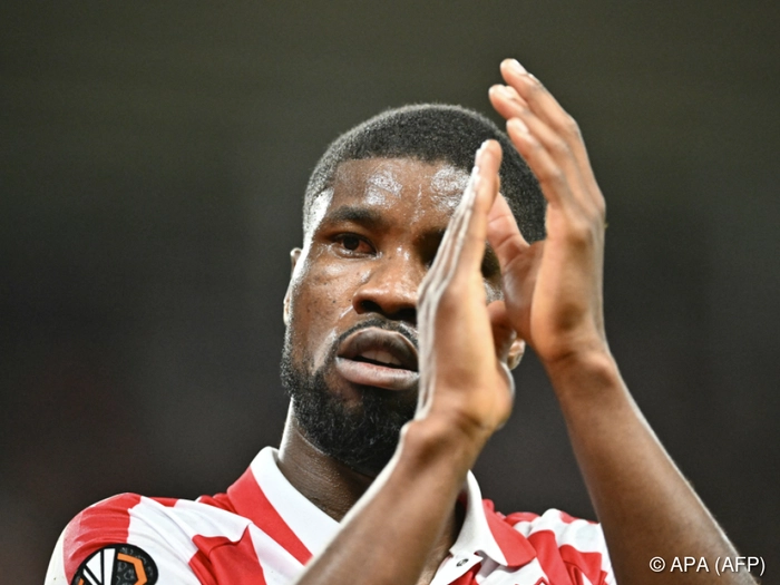Rot und Niederlage für Danso - Glasner unterliegt Arsenal