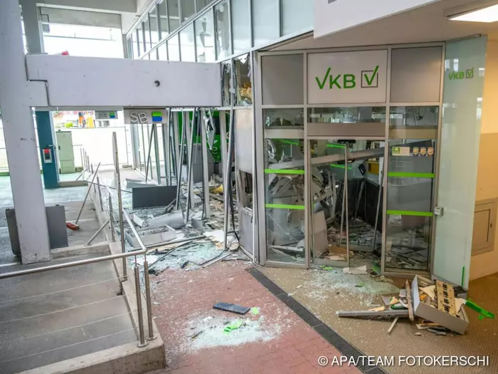 Bankomatensprenger stehen in Wels vor Gericht