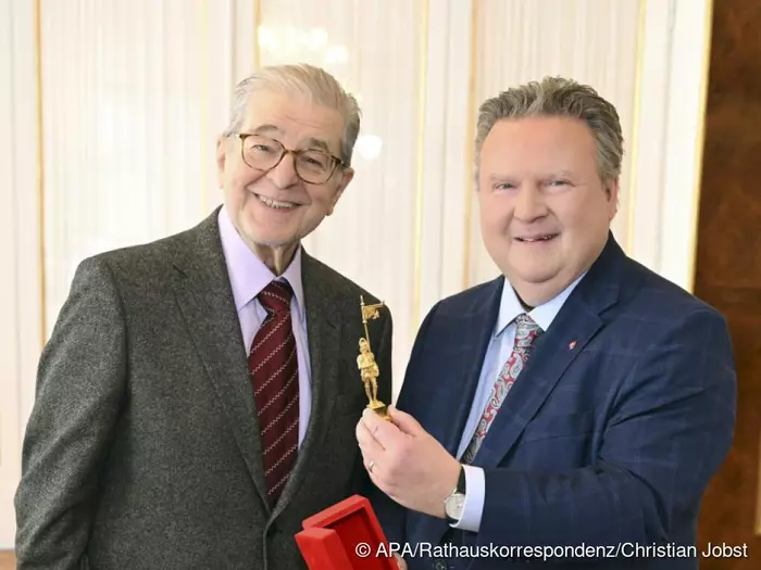 Erwin Steinhauer mit Goldenem Rathausmann geehrt