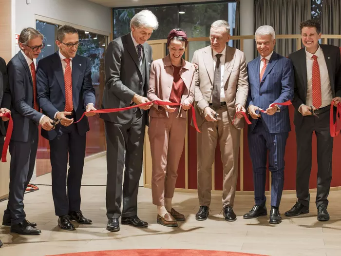 Neue „Flagship-Filiale“ der Sparkasse in Meran eingeweiht