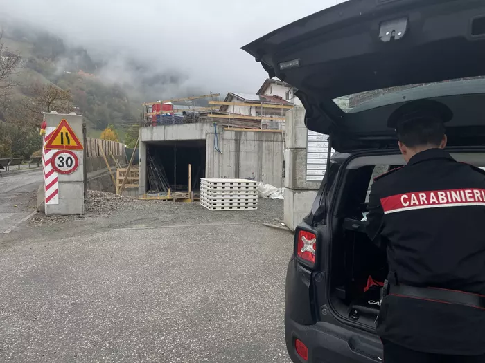 Arbeitssicherheit: Carabinieri stellen Mängel auf Baustelle in Lüsen fest