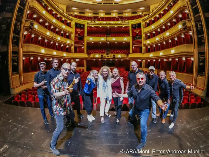 Monti Beton feiern 45 Jahre mit Konzert im Burgtheater