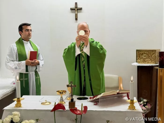 Erste Fotos vom Papst aus der Gemelli-Klinik