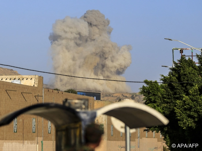 Houthi: Saudi-Arabien greift Flughafen von Sanaa an