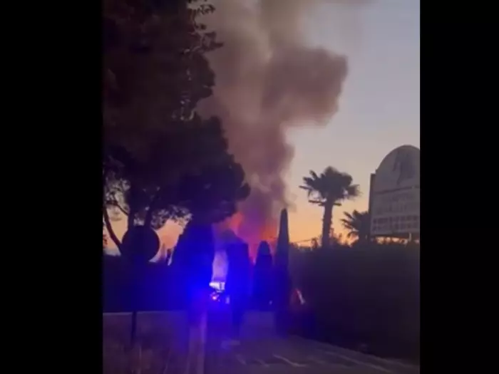 Heldenhafte Feuerwehrleute aus Deutschland bei Brand in Campingplatz am Gardasee