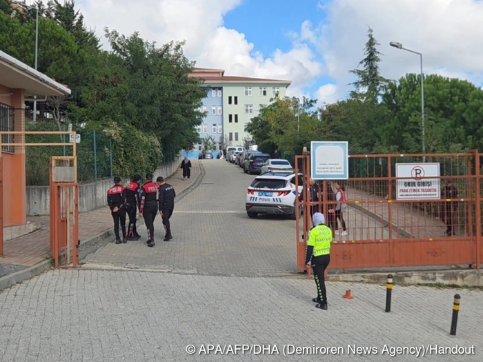 Angreiferin sticht in Istanbuler Schule mit Messer um sich