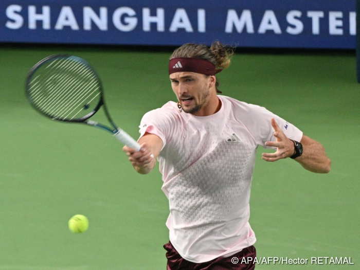 Zverev mit viel Mühe ins Shanghai-Viertelfinale