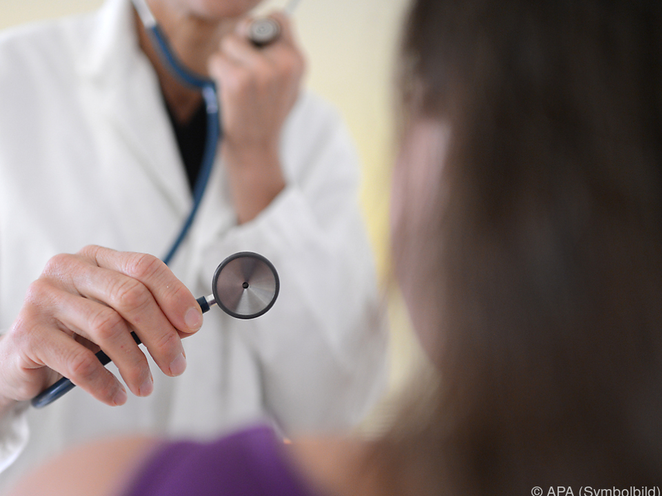 Ärzte befürchten Versorgungsengpässe arzt stetoskop