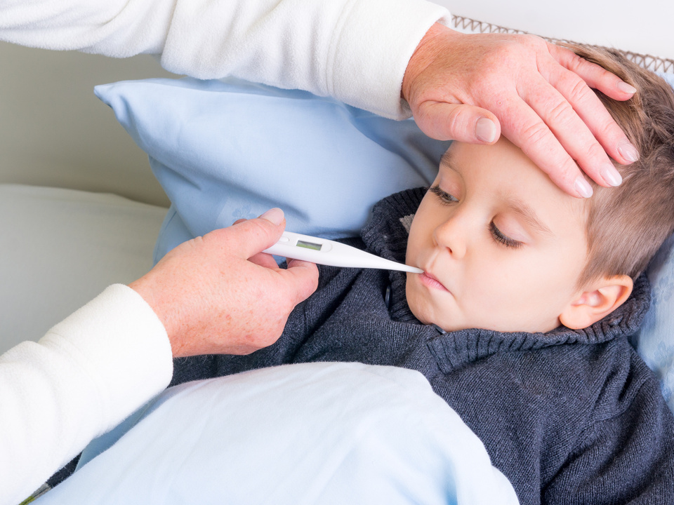 fieber messen beim kind kinder krank grippe kinderarzt arzt