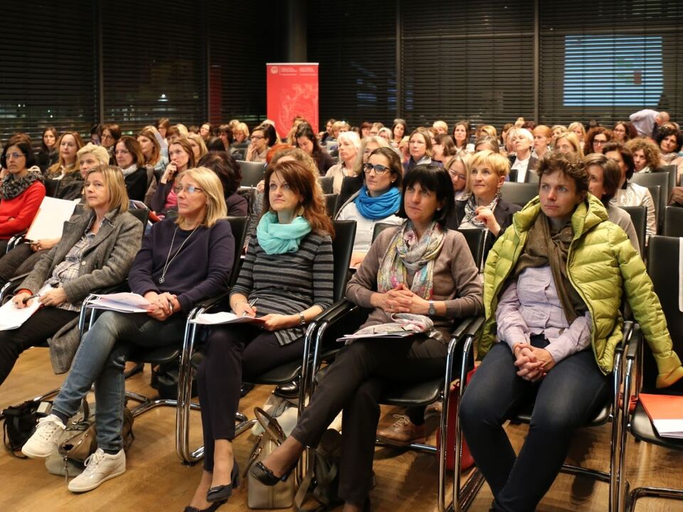 Geile Hausfrauen suchen private Kontakte f r Sex auf