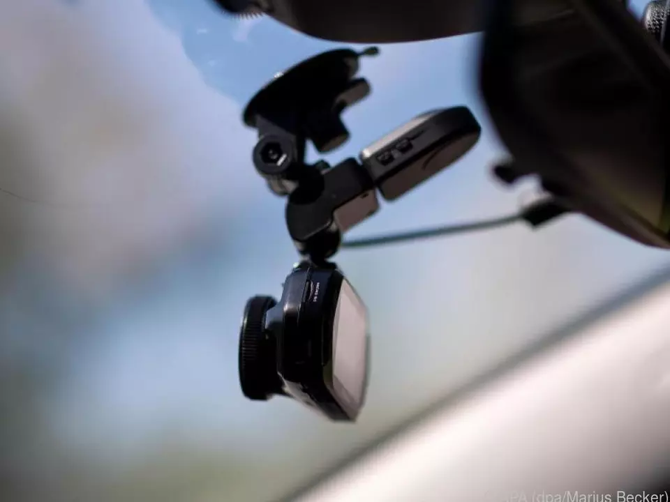 Auf das Sichtfeld und die Bildfrequenz kommt es bei Dashcams an