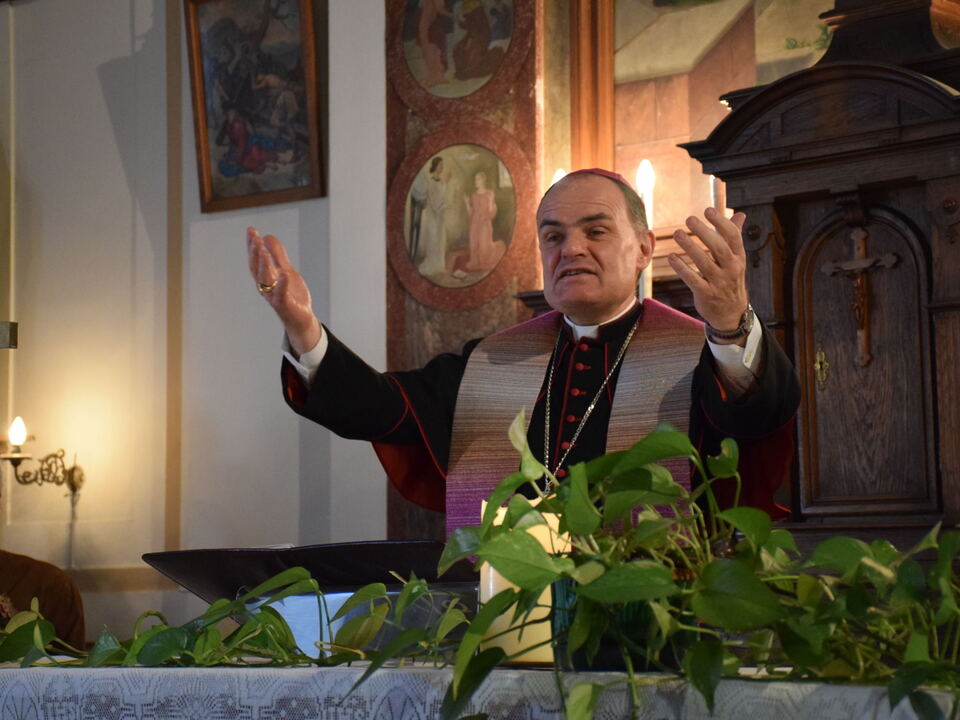 Weihnachten Bischof Muser besucht die Gefangenen Südtirol News