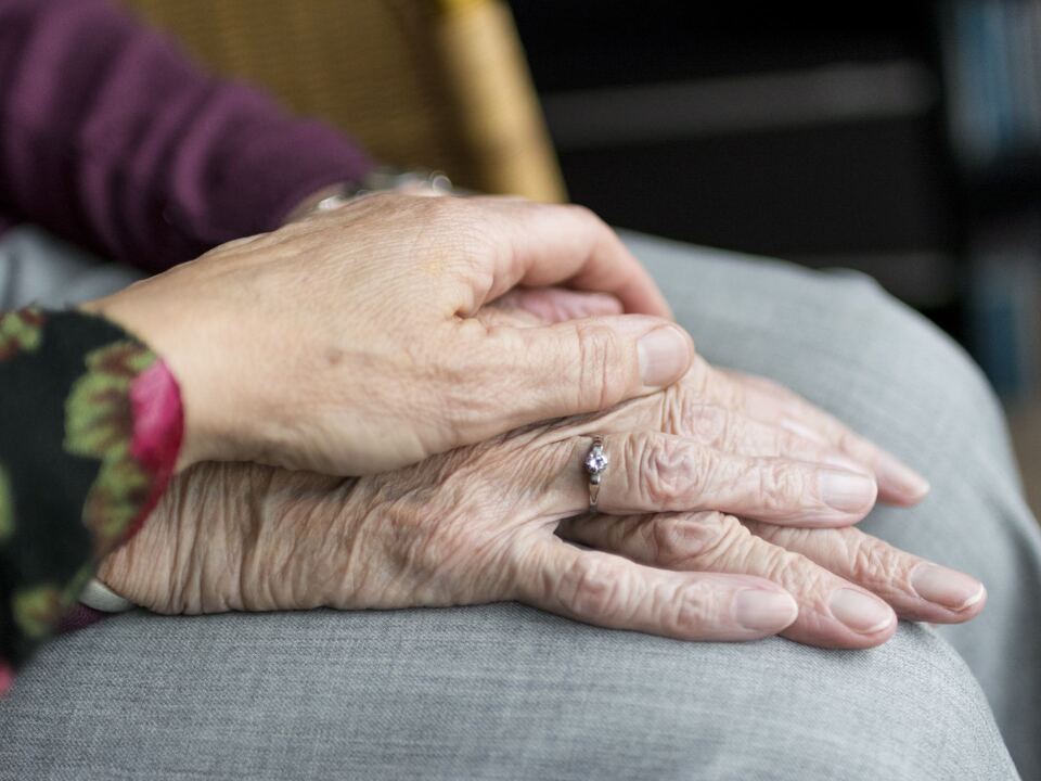 Hände Pflege Senioren alt