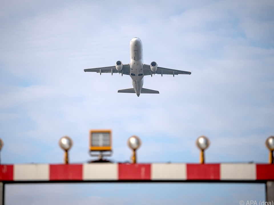 Flugzeug sym Bozen flughafen Gebeutelte Luftfahrtbranche sucht nach Lösungen