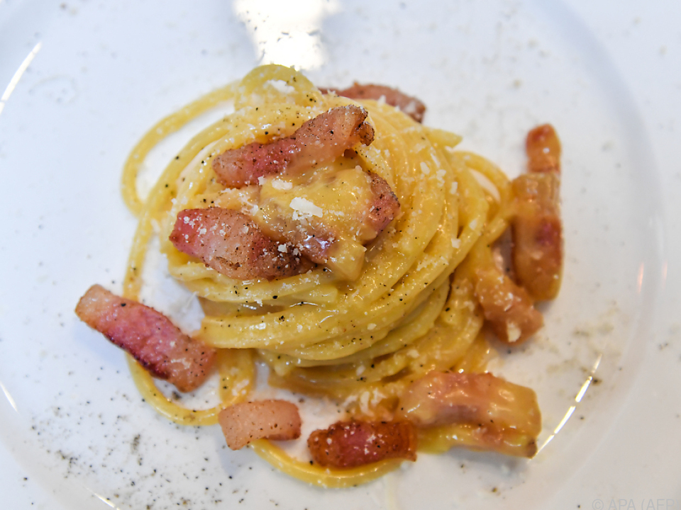 Nur Italien weiß, wie es geht speise carbonara spaghetti nudel gericht sym