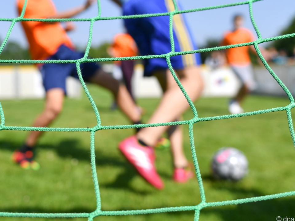 fußball sym sport Der Jugend soll wieder - eingeschränktes - Training ermöglicht werden
