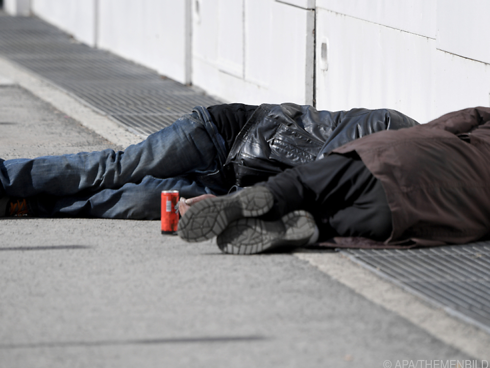 Zwei obdachlose Menschen in Wien
