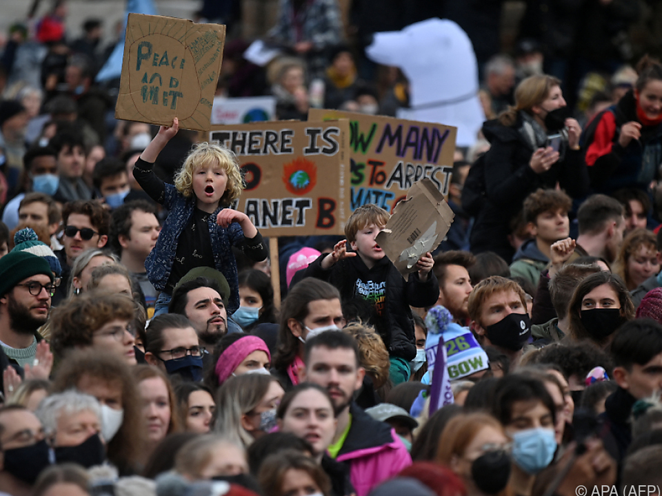 Tausende gingen in Glasgow für Klimaschutz auf die Straße