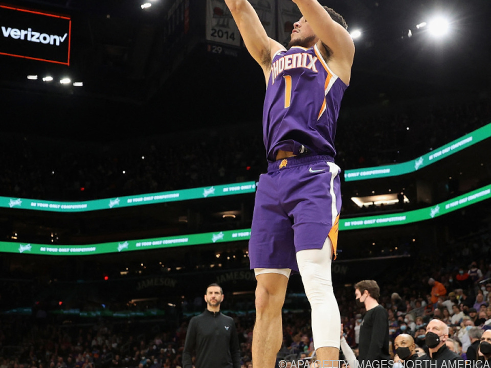 Devin Booker führt mit den Phoenix Suns weiterhin die NBA an