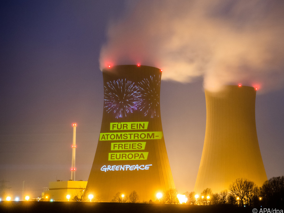 Greenpeace feierte in Grohnde mit einer Projektion