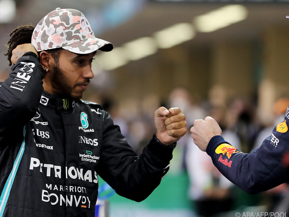 Hamilton gratuliert Verstappen zur Pole in Abu Dhabi