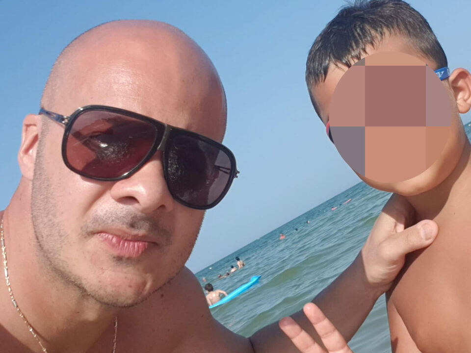 Davide Paitoni, il 40 enne che ha ucciso con una coltellata alla gola il figlio di sette anni, Daniele, nella sua abitazione di Morazzone (Varese), in una foto tratta da Facebook. athesiadruck2_2022010218013570_ebf7054dfbe73ba3240fd282a29b7bac