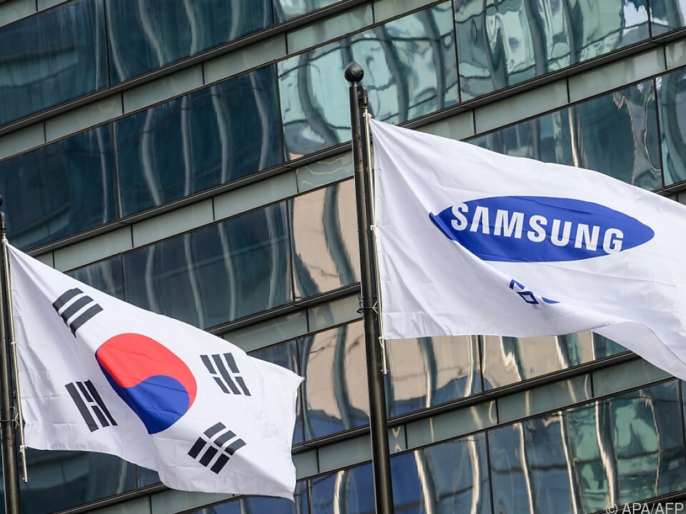 Die Flaggen Südkoreas und des dort ansässigen Samsung-Konzerns